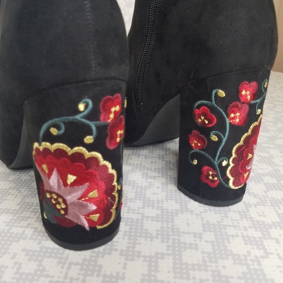 Report Sierra Black Embroidered Heel Suede Booties - Picture 5 of 8